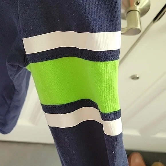 Seahawks Long Sleeved T-Shirt Made By NFL Team Apparel Size L - Picture 6 of 9